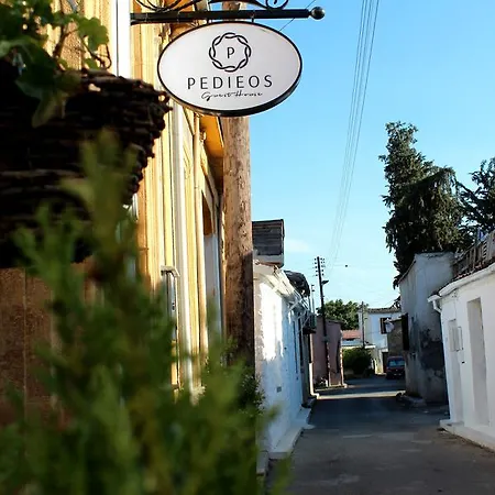 Pedieos Pensionat 4*